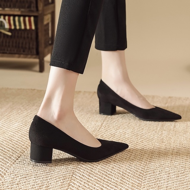 パンプス レディース ポインテッドトゥ チャンキーヒール 太ヒール ミディアムヒール 韓国系 オルチャン 楽ちん 美脚 送料無料 パーティー 旅行 リゾート 休日 女子会 お出かけ デート 10代 20代 30代 春 夏 秋 無地 小さいサイズ 大きいサイズ かわいい カジュアル かっこいい おしゃれ レトロ 大人女子 ガーリー 個性的 主役級 エレガント クール セクシー OL モード系 存在感 プレゼント ギフト 二次会 学生 大人可愛 ブラック