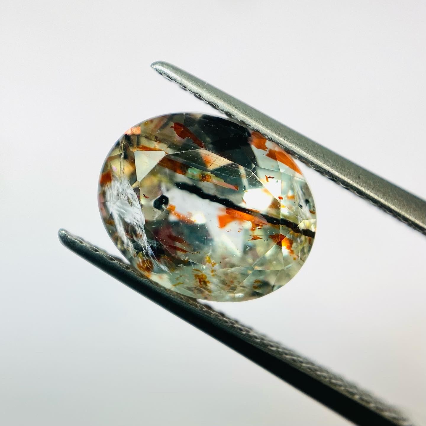 モダンアートなインクルージョンサンストーン