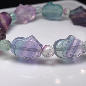 D18ペンギンさん沢山！フローライトデザインブレスレット