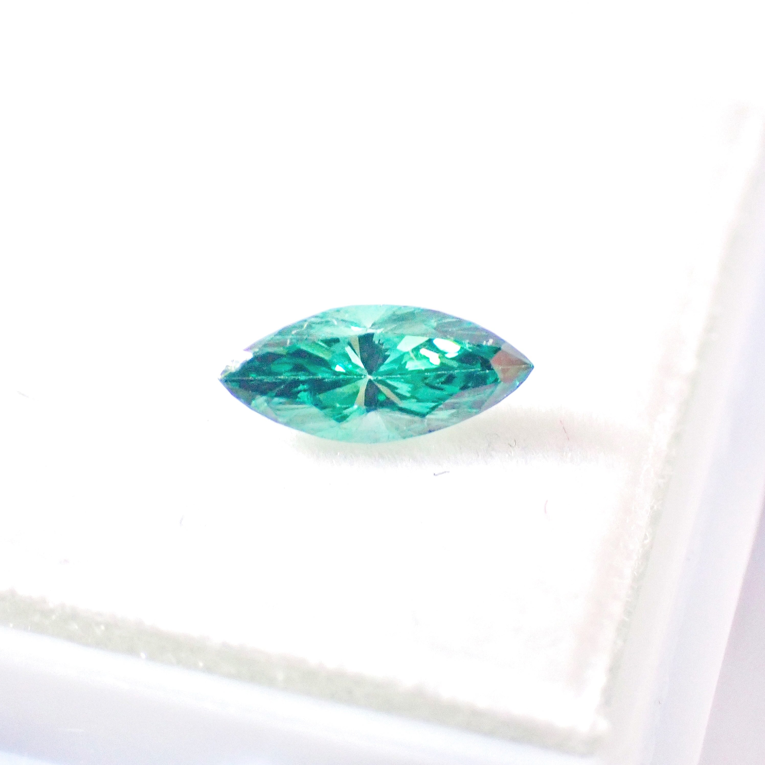 Fancy Deep Bluish Green 0.388ct ダイヤ ダイヤモンド ルース 裸石 トリート ￼￼￼￼￼￼￼￼中央宝石研究所ソーティング