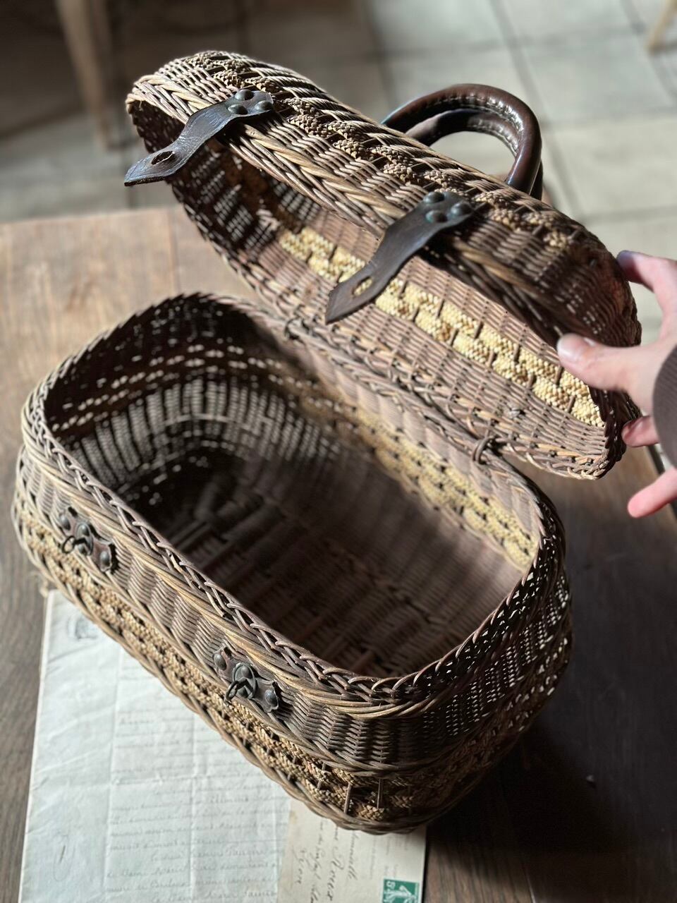 フランスアンティーク 茶色のパニエ 編み込み | Brocante de La