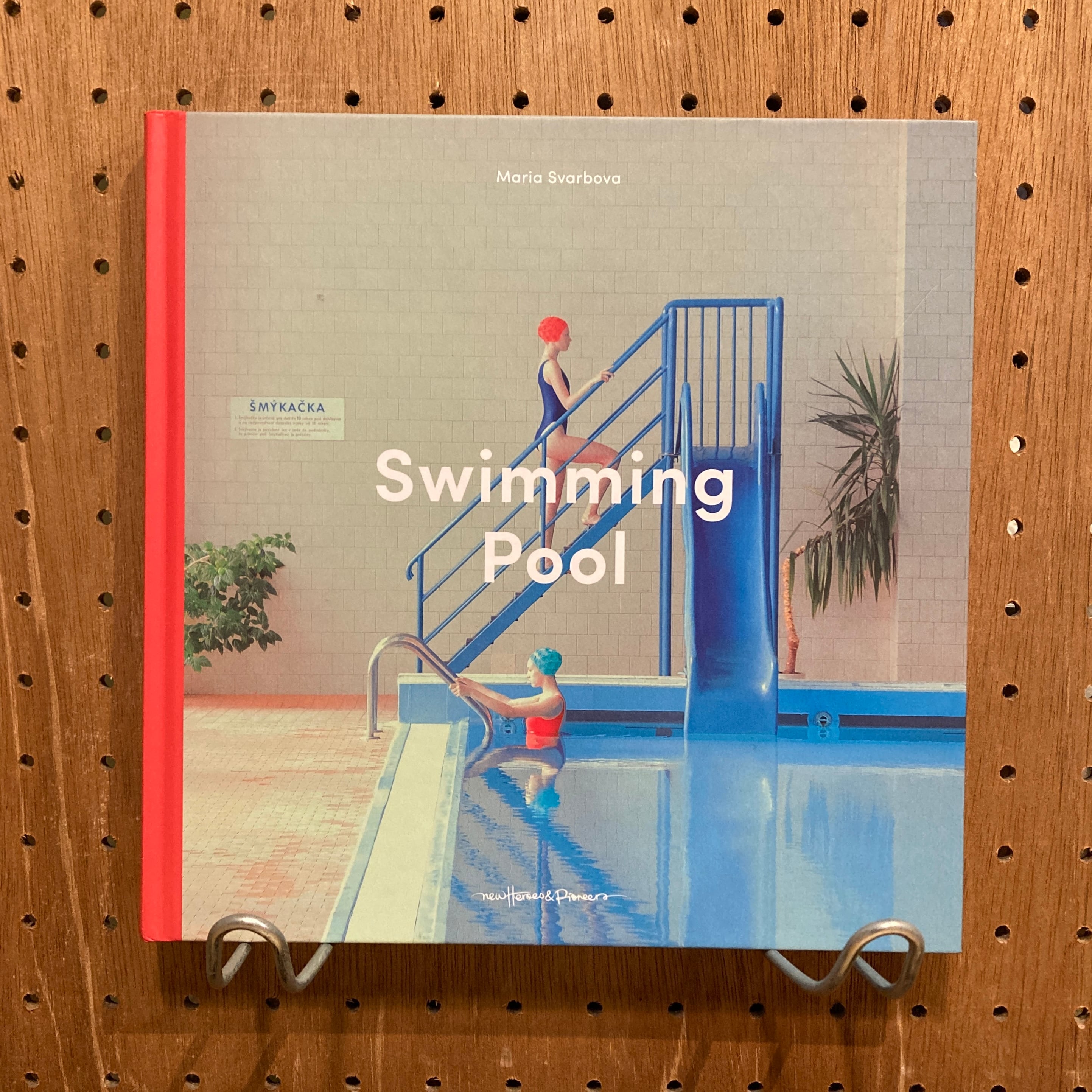 Swimming Pool / Maria Svarbova マーリア・シュヴァルボヴァ― | 百年