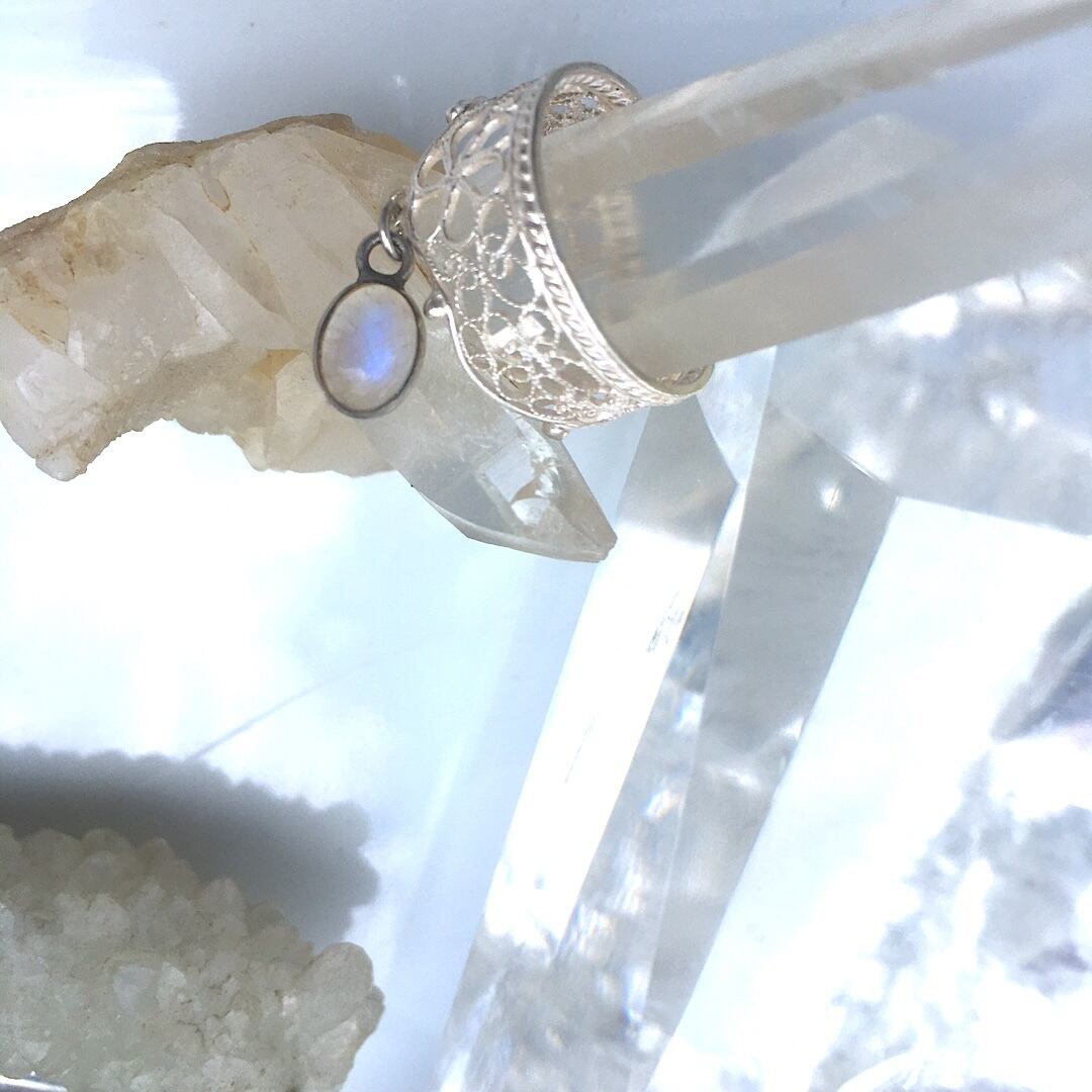 【SV925】✦6月の誕生石✦⋆.レインボームーンストーンリング⋆.·アルテミス・月の女神の指輪 .·✦