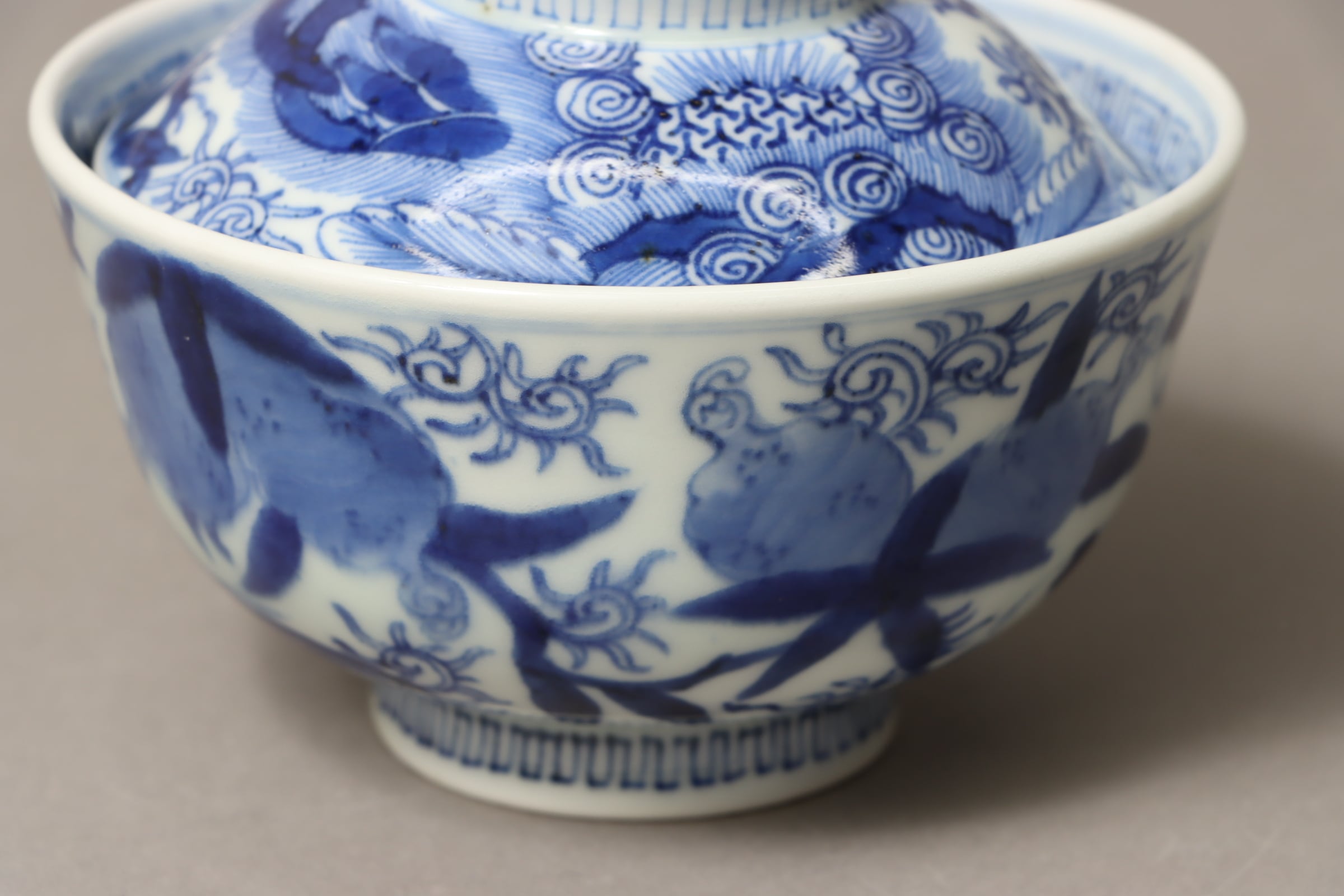伊万里焼 染付 龍柘榴文 蓋茶碗 | (有)新原美術