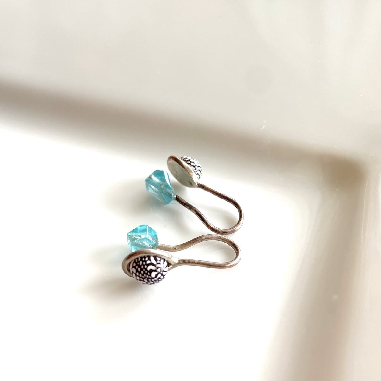 art jewelry marble　貝・アパタイト2WAYイヤークリップ