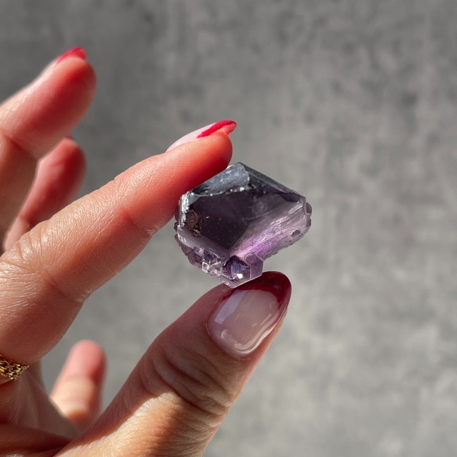 【ナイジェリア・チュチュクリフ産 アメジスト】tutu cliff ④ 鉱物 天然石 パワーストーン