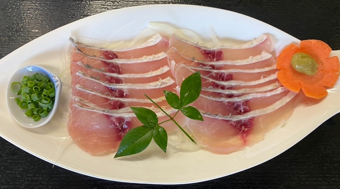 鯉の皮付き刺身 | 鯉ひろまつ