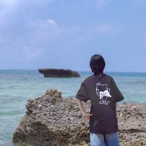 【KIDS】150サイズ　TOO CUTE TO BITE – ANGEL SHARK 【天使の羽】サメTシャツ｜立体羽デザイン シャークT