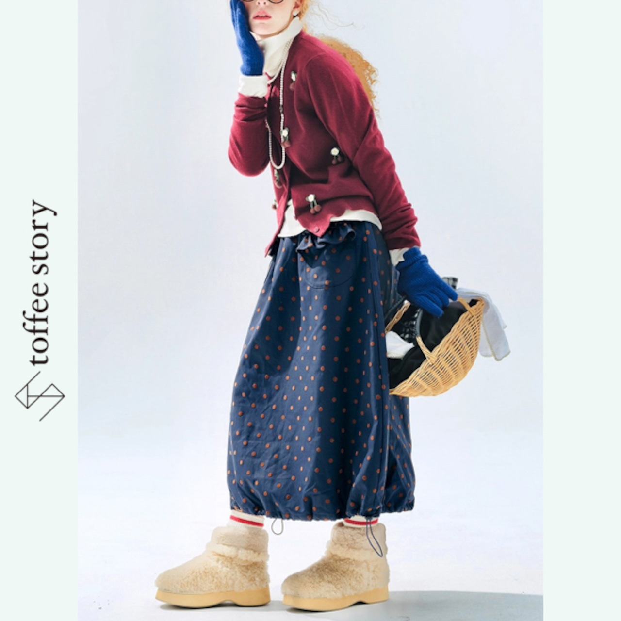 サクランボが踊るバーガンディ・ニットカーデ 《i0810》