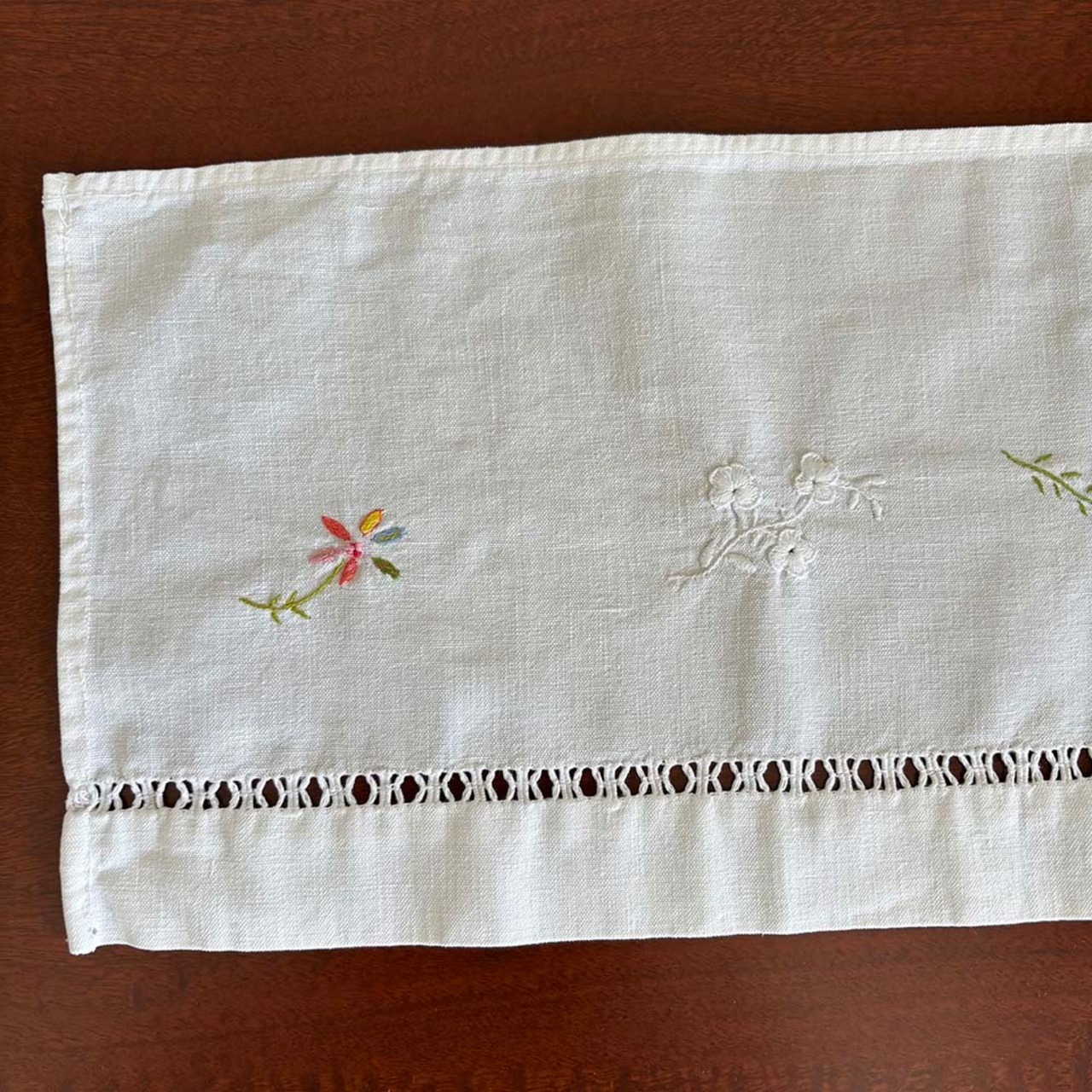 刺繍　棚飾り　白糸刺繍　色刺繍　ハンドメイドインテリア　野花　12clek23-2