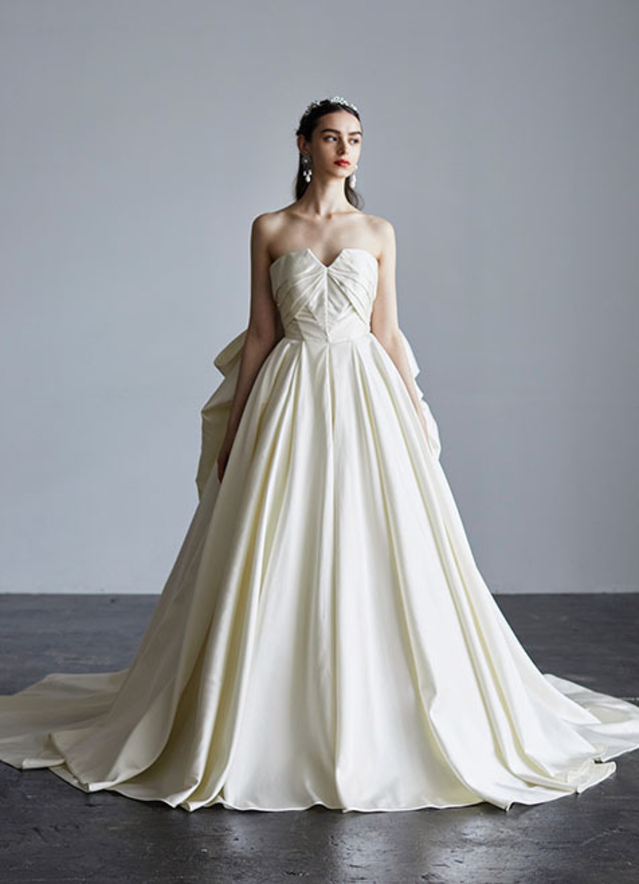 高品質！ ウエディングドレス ロングトレーン ベアトップ オフホワイト  