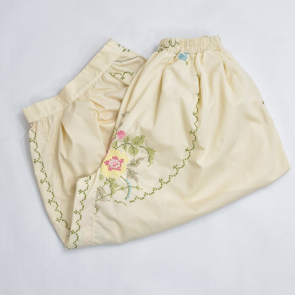Remake リメイク 再構築 フラワー 刺繍 デザイン バスケット織り スーパーバルーンシルエット イージーパンツ コットン ベージュ 花柄 ユニセックスデザイン W58~104cm