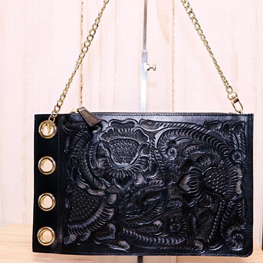 新品未使用Carving Tribes ブラックショルダーバッグ CARVING TRIBES チェーンショルダーバッグ ブラック ゴールド金具