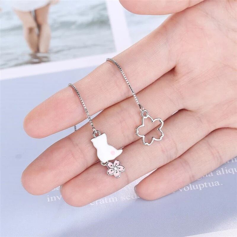 ⭐︎送料無料⭐︎白猫✖︎桜チェーンピアス