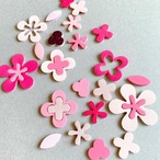 【レザーシール】色々な形が可愛いお花の本革シール12枚入（ピンクカラー）