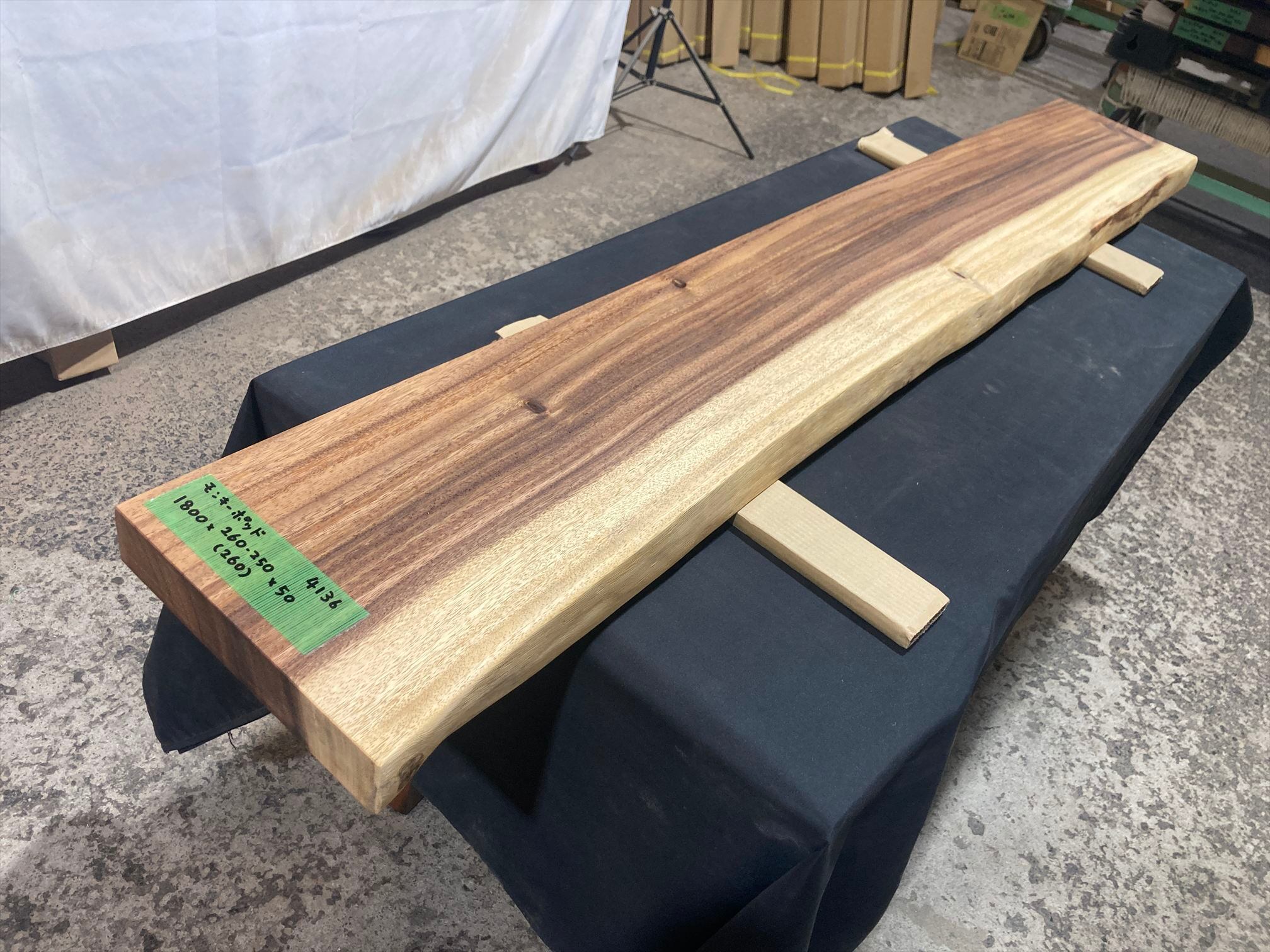 モンキーポッド4136 一枚板無垢 乾燥材 1800x260-250x50mm