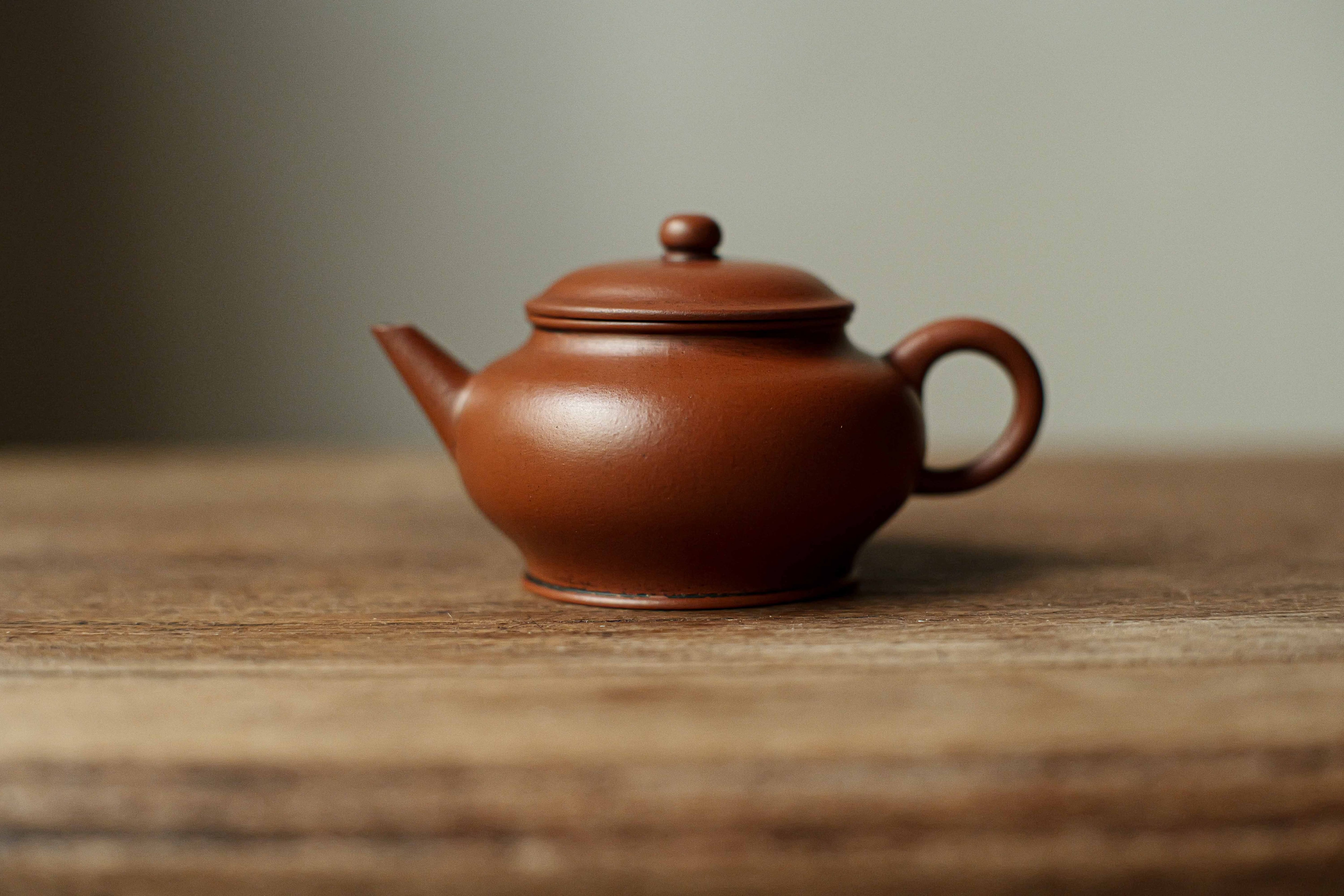 予約商品＞宜興紫砂壺「扁燈」（約75cc・全手工）・趙莊朱泥嫩鉱/老鉱