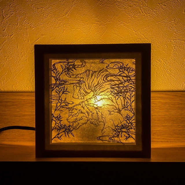 切り絵洋燈-らんぷ- 太古の神 虎「威厳」／紙浪漫 - Paper Roman -