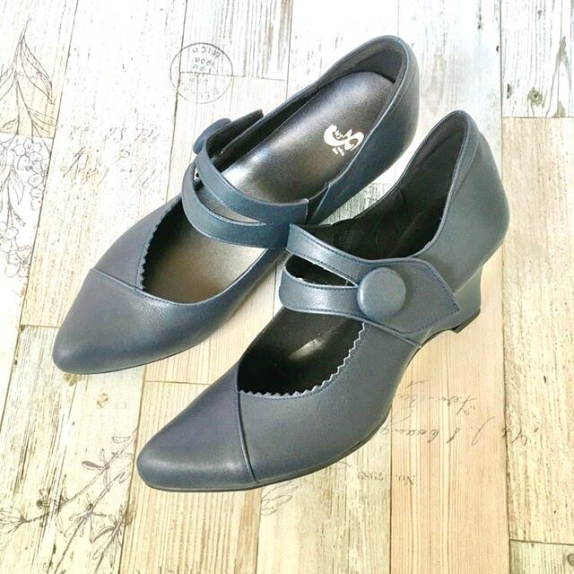 アシンメトリーポインテッドパンプス