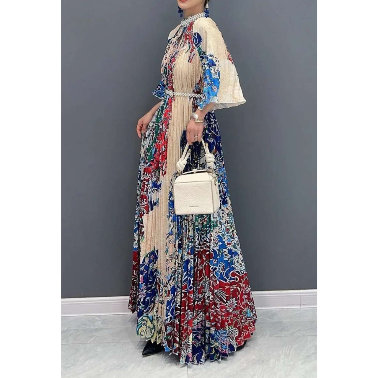 Flower Art Pleats High Neck Belted Dress / フラワー アートプリーツ ハイネック ベルト ワンピース