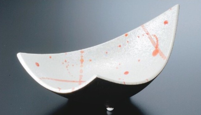 有田焼　綿黒化粧赤タタキラスター笹型小鉢