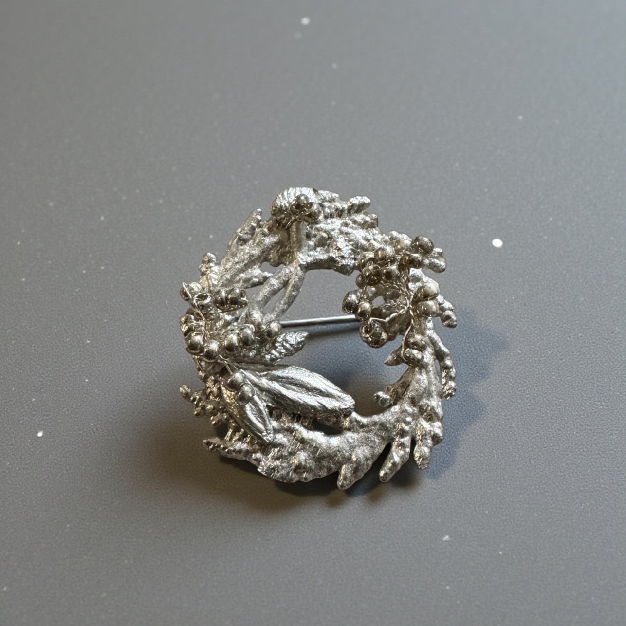 moon scape シルバーの実リースブローチ 6