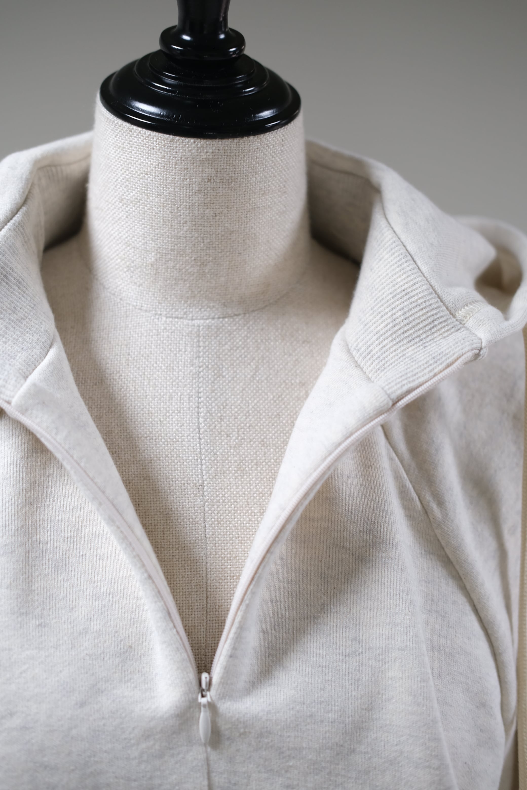 JUN MIKAMI】フードスエット PO - oatmeal | | loop