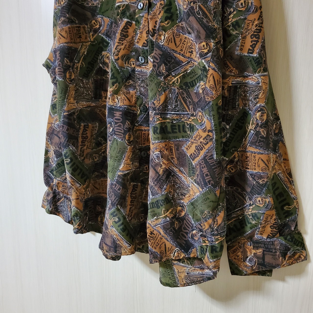 【USED】個性的シャツ　昭和ヴィンテージ　柄　グリーン