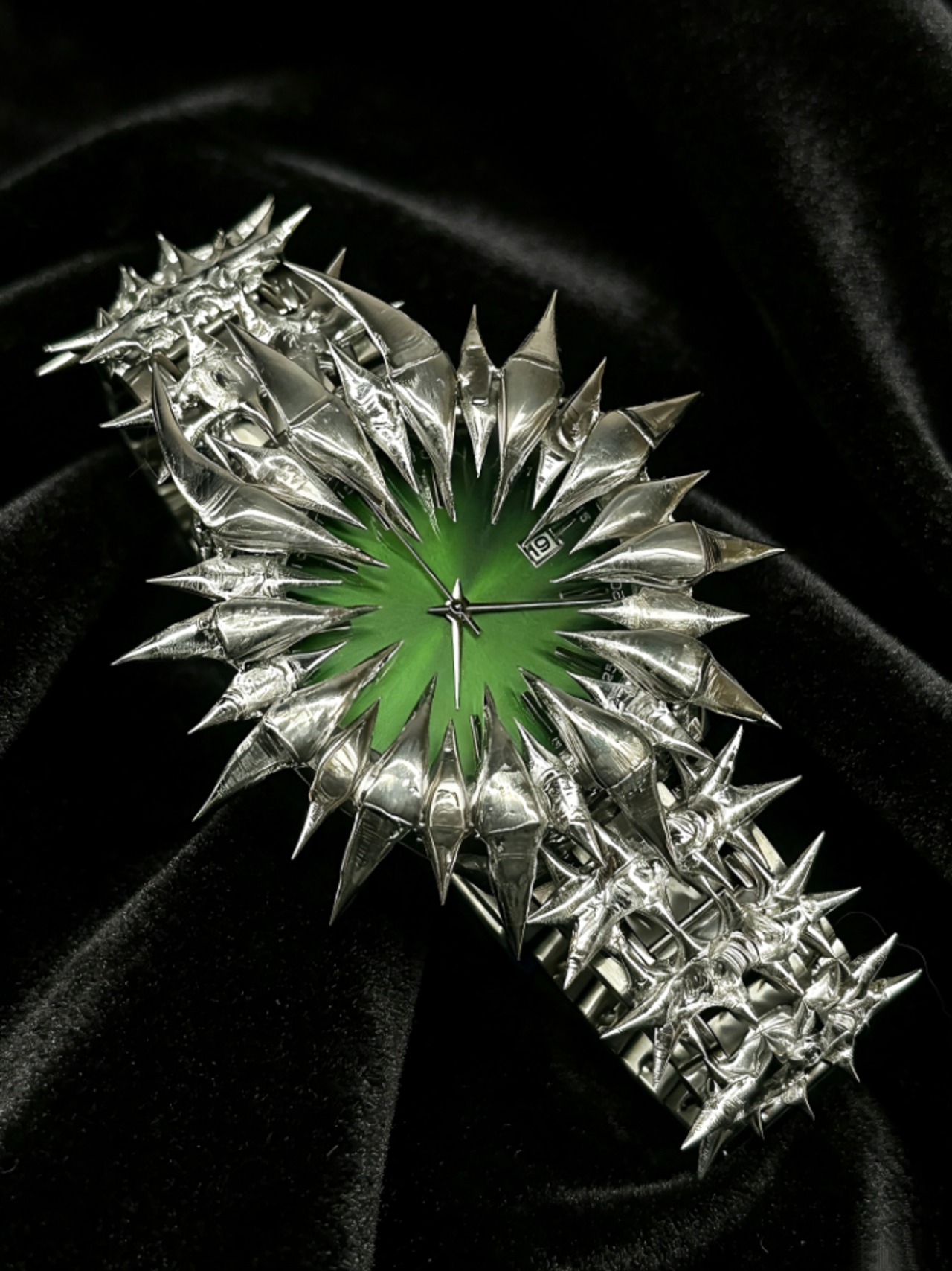 THE KING Opium Spike Watch Green | INVADER
