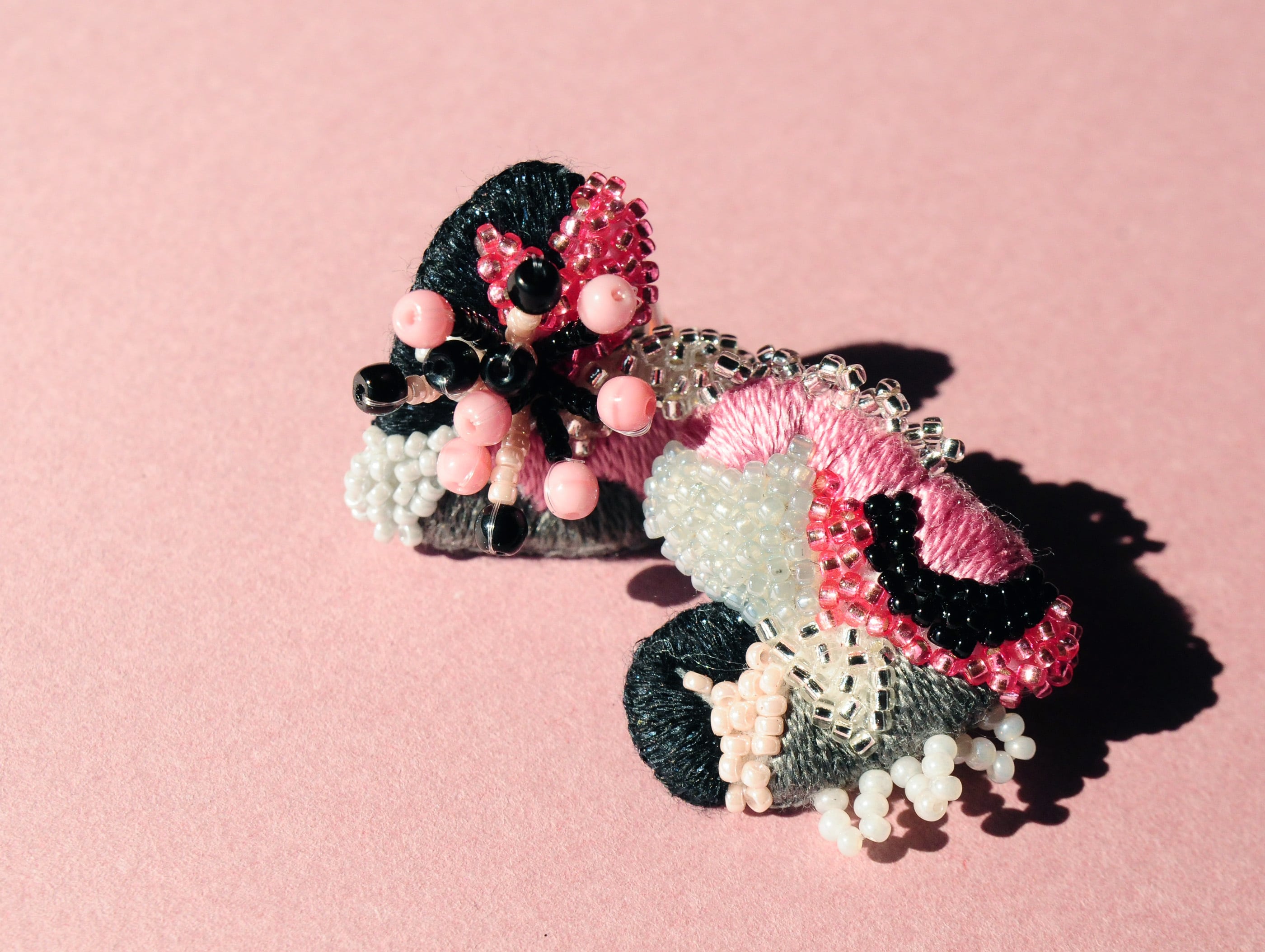 < Bella ~ワタシノニワ~ >『 ピンクと黒と 』イヤリング