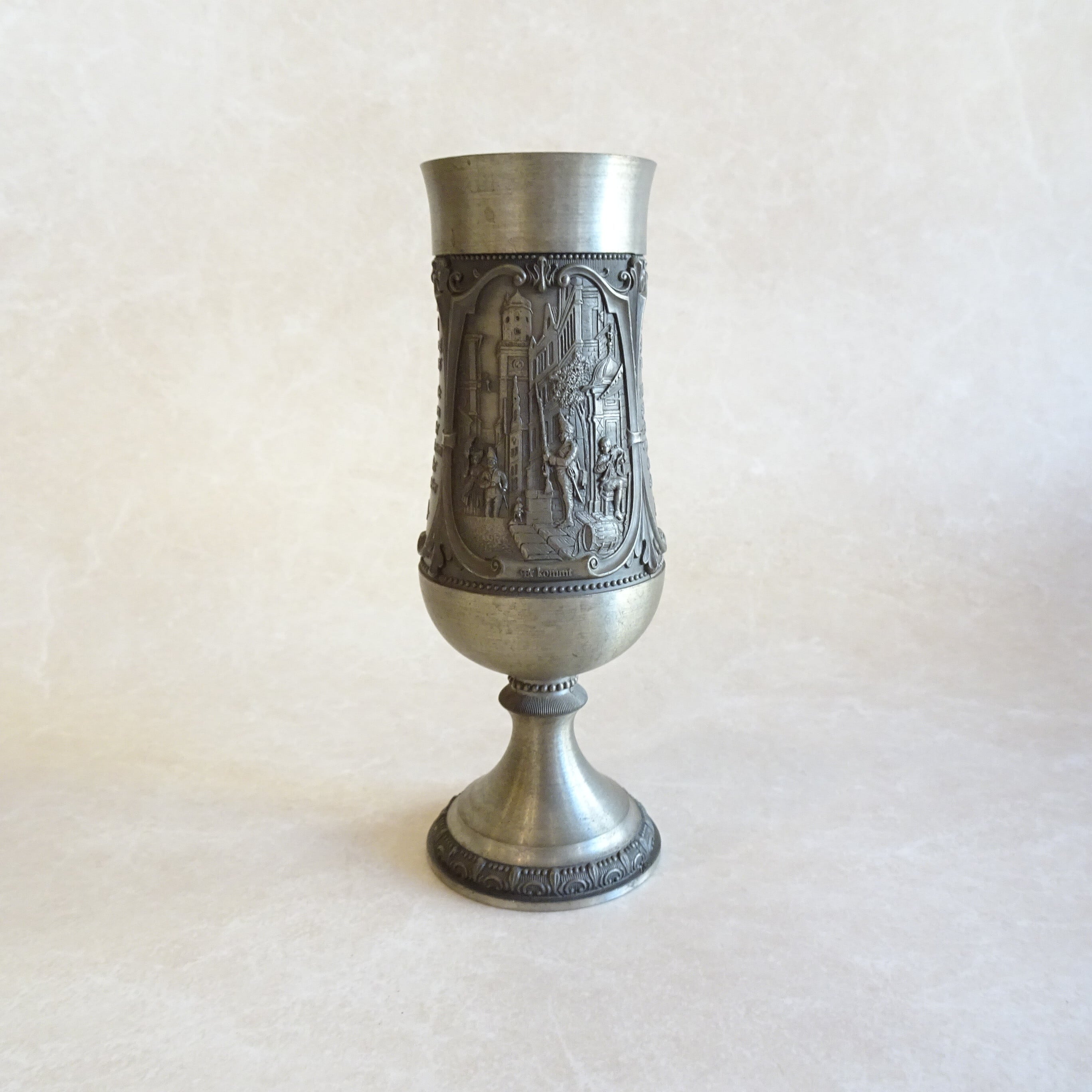 画家カール・シュピッツヴェークのピューター製ビアグラス