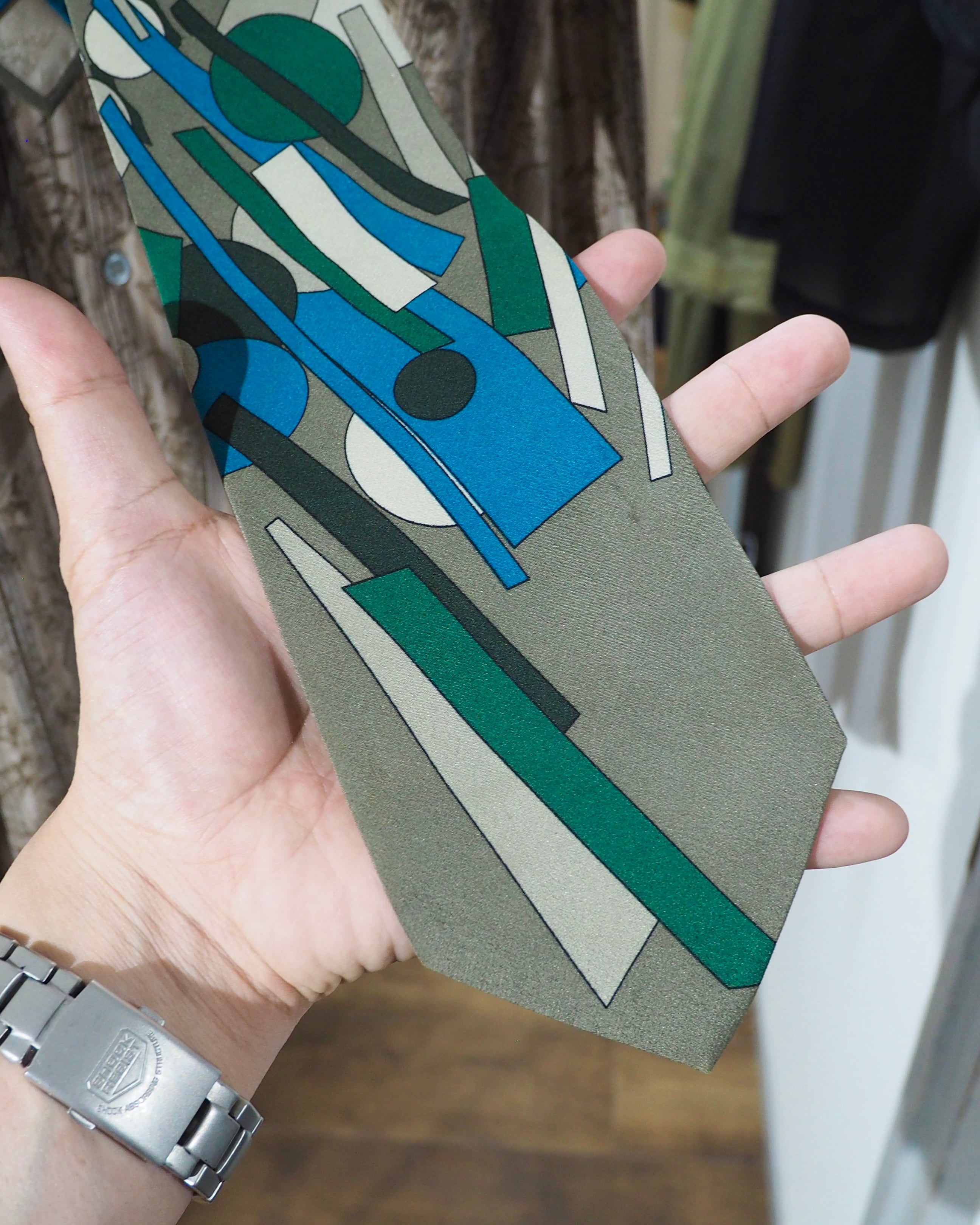 ” Zero gravity ” Geometric Art pattern vintage silk Tie
