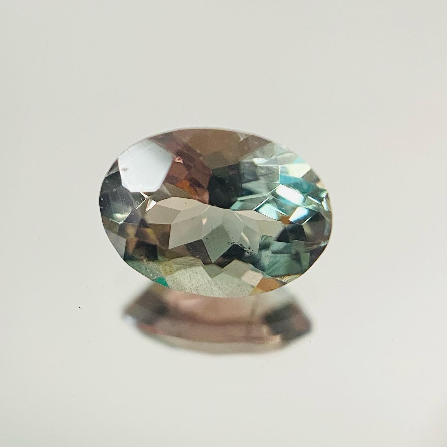 希少グリーンのオレゴンサンストーン1