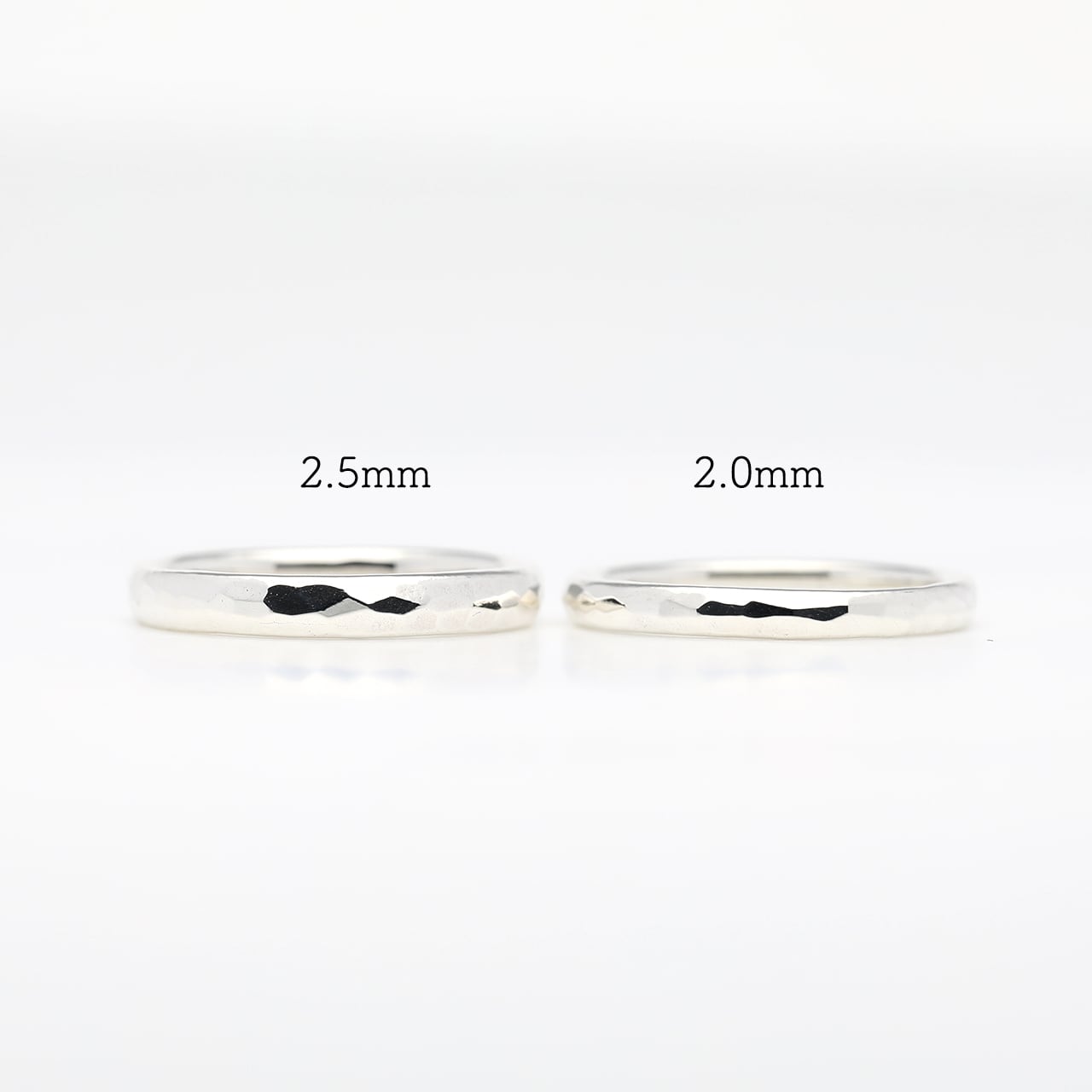 ダイヤモンド装飾 シルバーリング 2つセット 2本セット】ツインダイヤモンドの鎚目ペアリング｜シルバー925