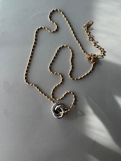 スリーリングネックレス