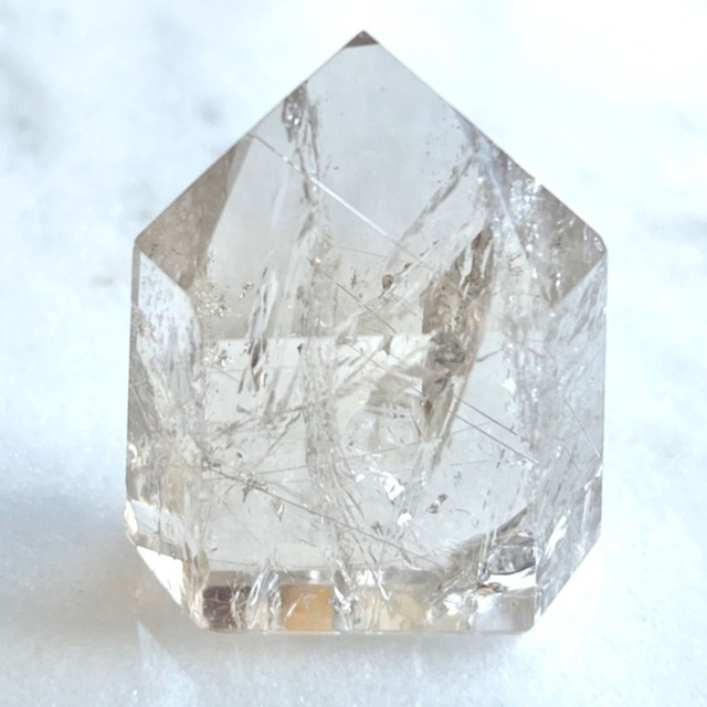 【訳アリ】【超美石】　ルチルクォーツ入り　水晶　ポイント（虹入り）　5951