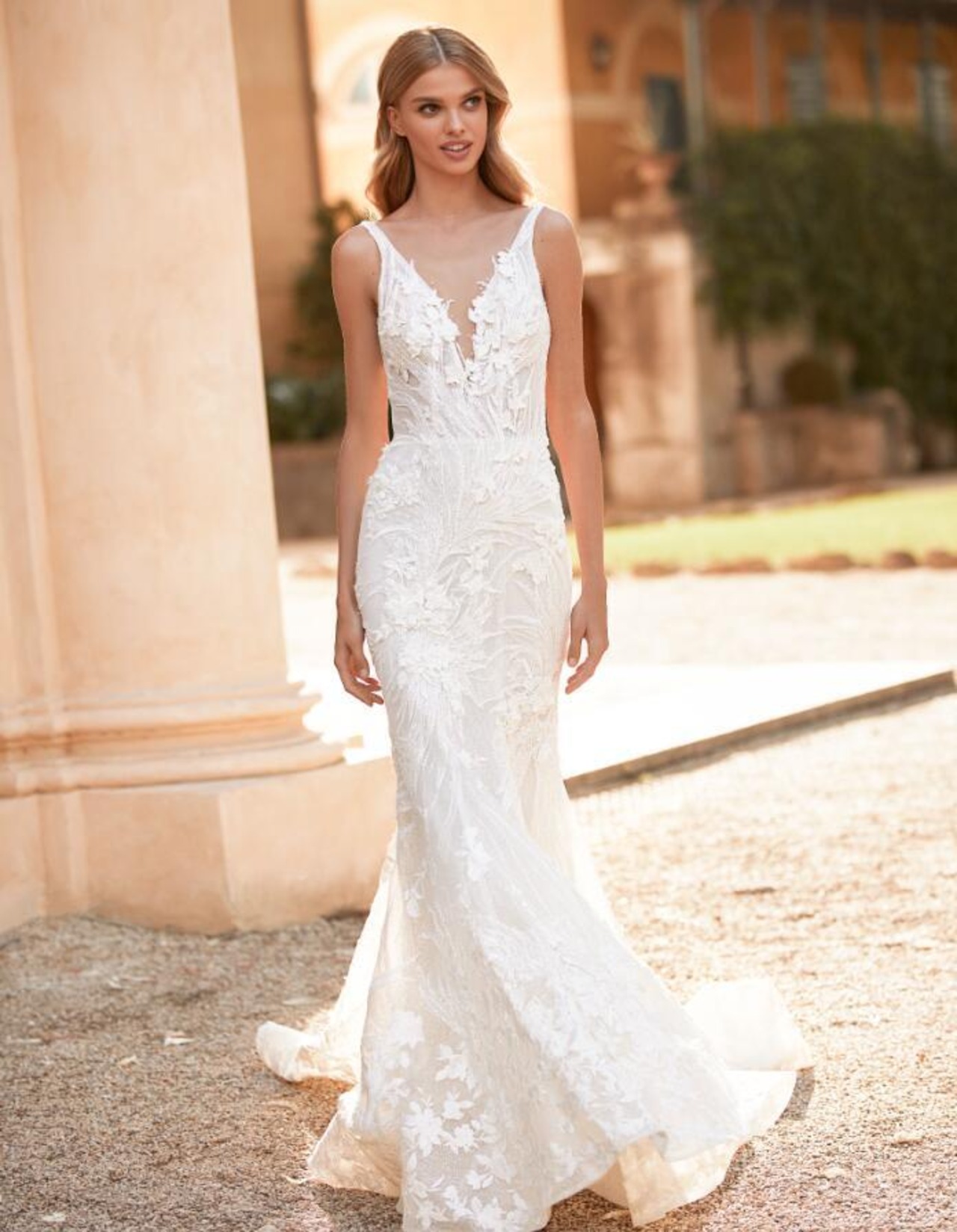 ウェディングドレス 背中見せ キャミソール 贅沢な総レース ファスナー  