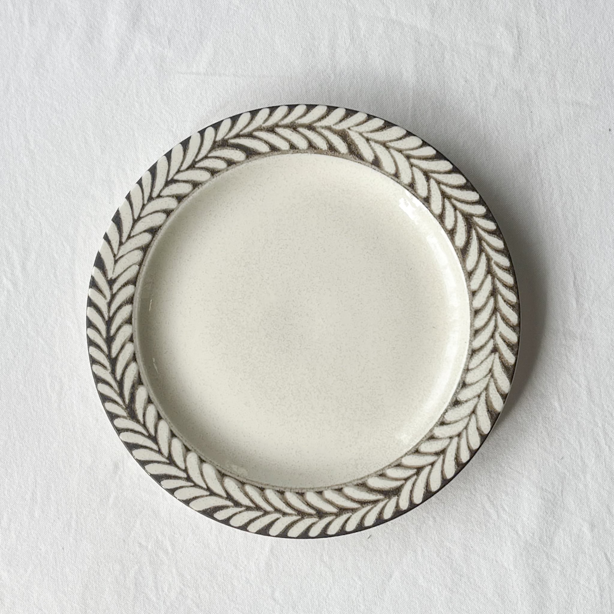 ブロウアイボリー プレート【20cm】 | Kamani | 多治見で営む 美濃焼器