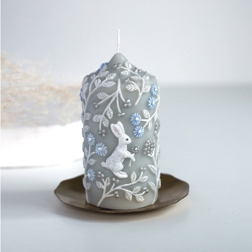 レリーフキャンドル「うさぎと不思議の森」グレー×ホワイト