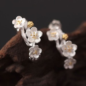 梅の花のピアス　SILVER　0258