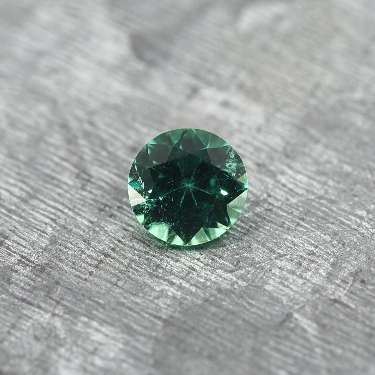 マラヤガーネット 0.82ct ラウンド | One Loose