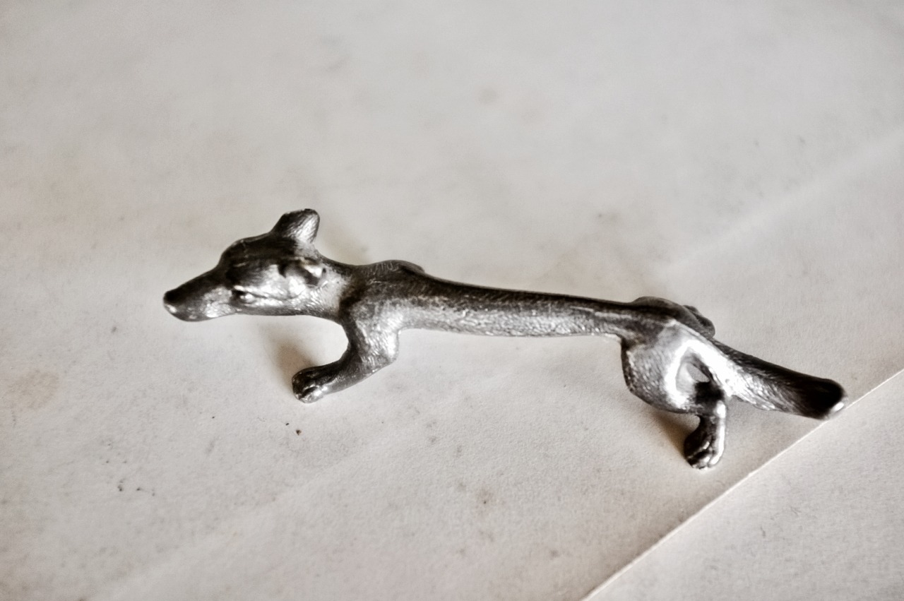 フランス 誰かを探す狼さんとカトラリーレスト アンティーク