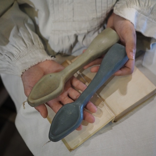 The house of old ago CANDLE [LADLE]