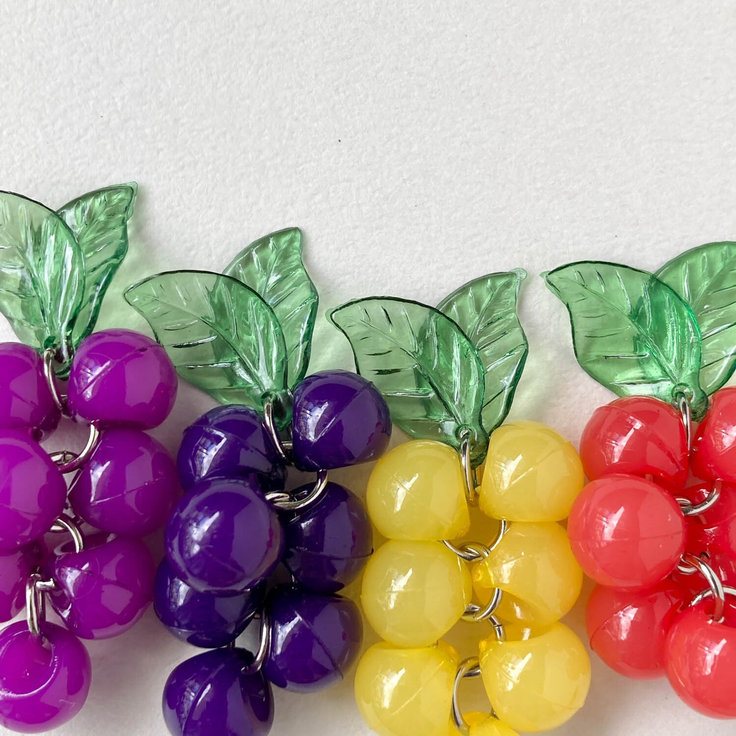 再入荷〉カラフルブドウビーズチャーム | Dua-アクセサリーパーツショップ