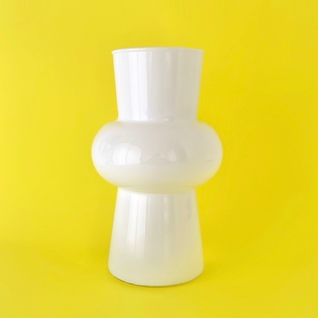White bottle shaped vase フラワーベース 花瓶 花器