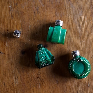 Malachite Perfume Bottle/ マラカイト 香水瓶〈 チェコガラス・オブジェ・ディスプレイ・アンティーク・ヴィンテージ 〉