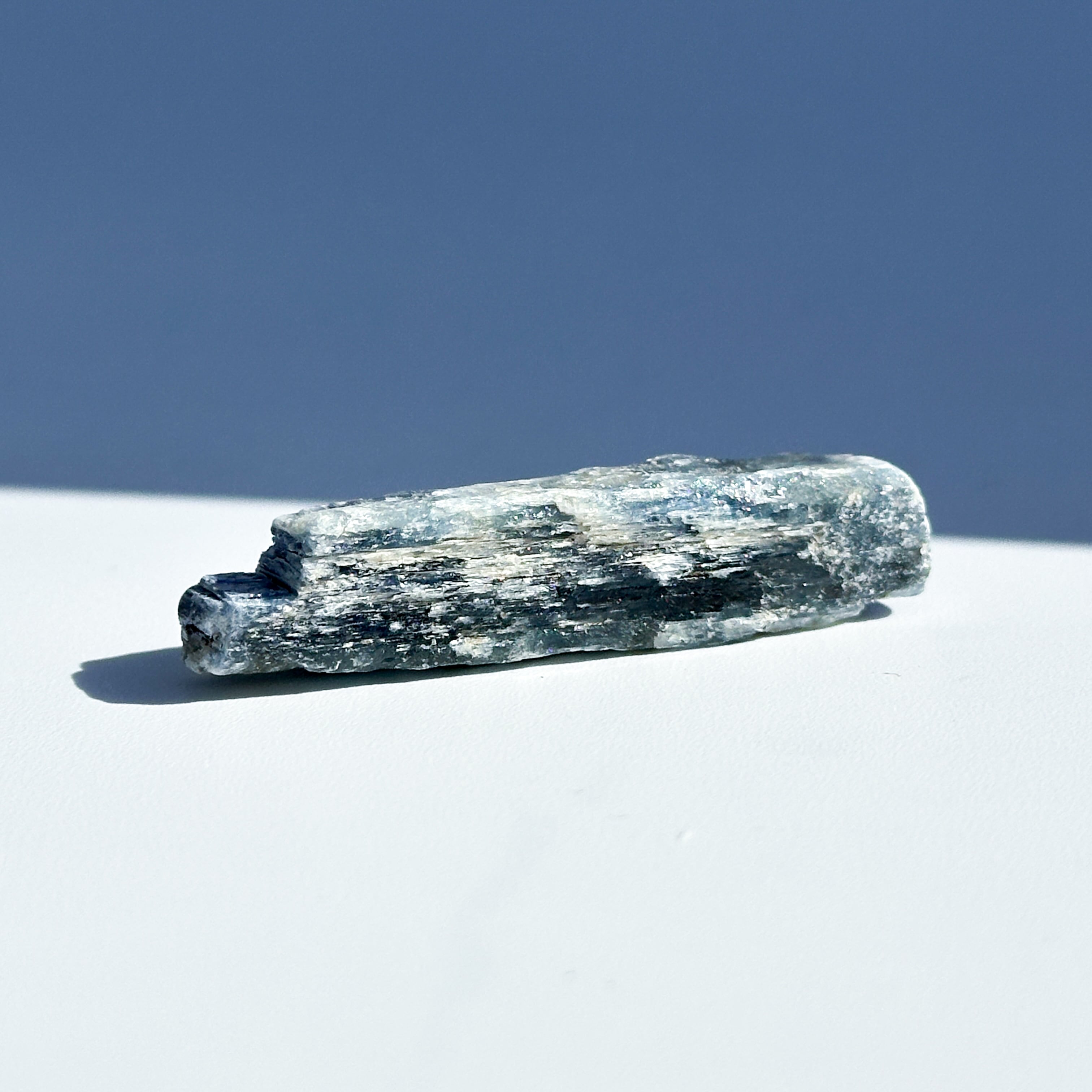 カイヤナイト | Kamoku［カモク］インテリア天然石・鉱物のネットショップ