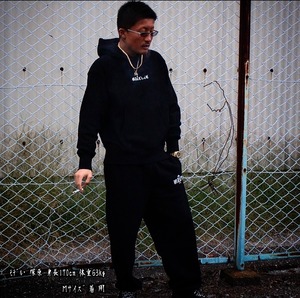 花文字パーカー 白字