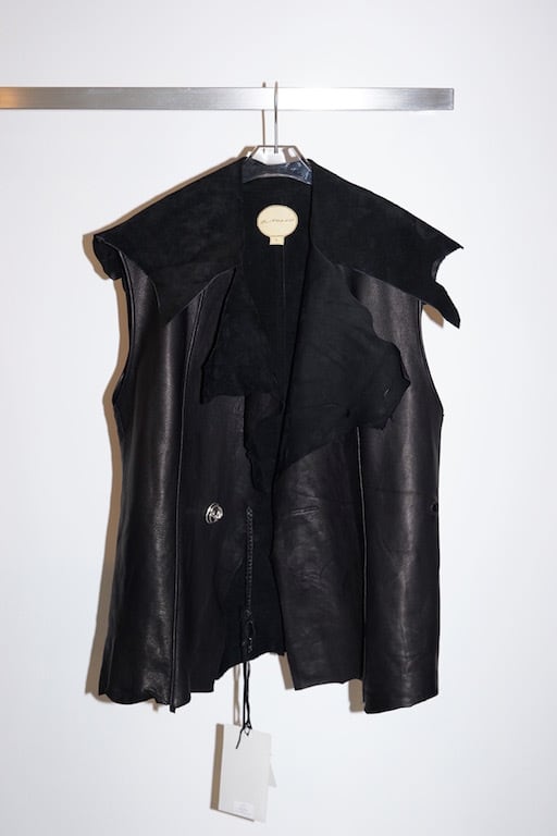 BLACK BIRD - Sleeveless leather jacket | EMA