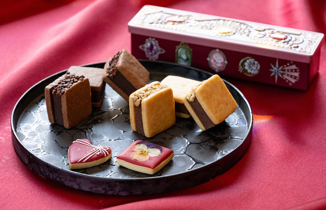 ロマンティックエイミーシリーズ 12個入り Amazon.com: Akai Bohshi Pink box - Japan Biscuit Gift Tin